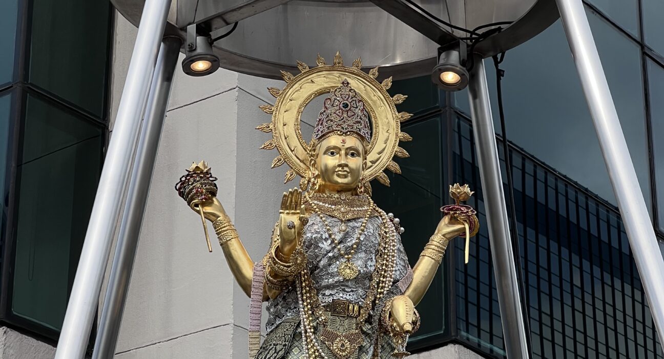 พระแม่ลักษมี ตึกเกษรวิลเลจ กรุงเทพ
